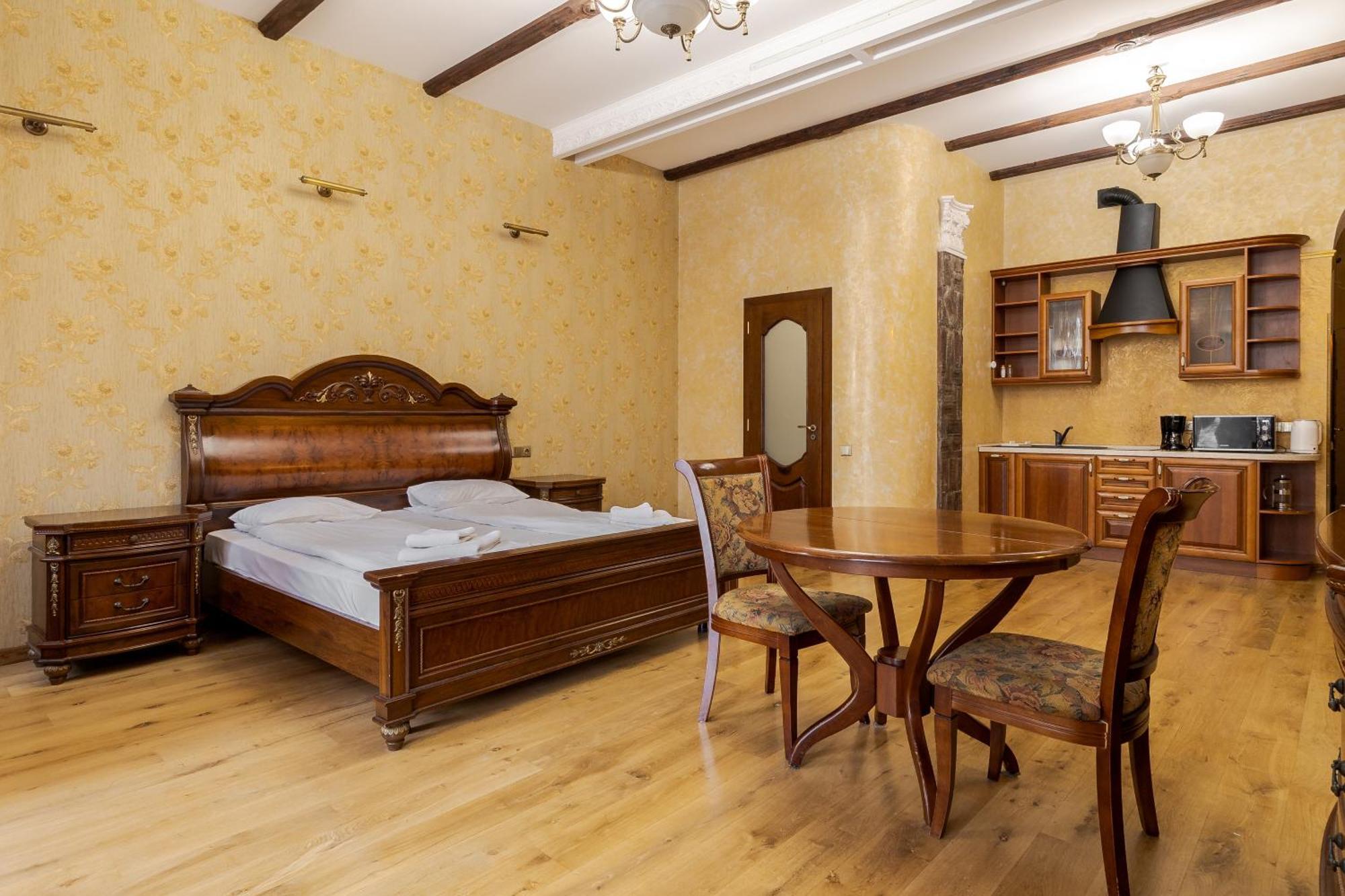 Апартаменти На Площі Ринок, 20 Lviv Bagian luar foto