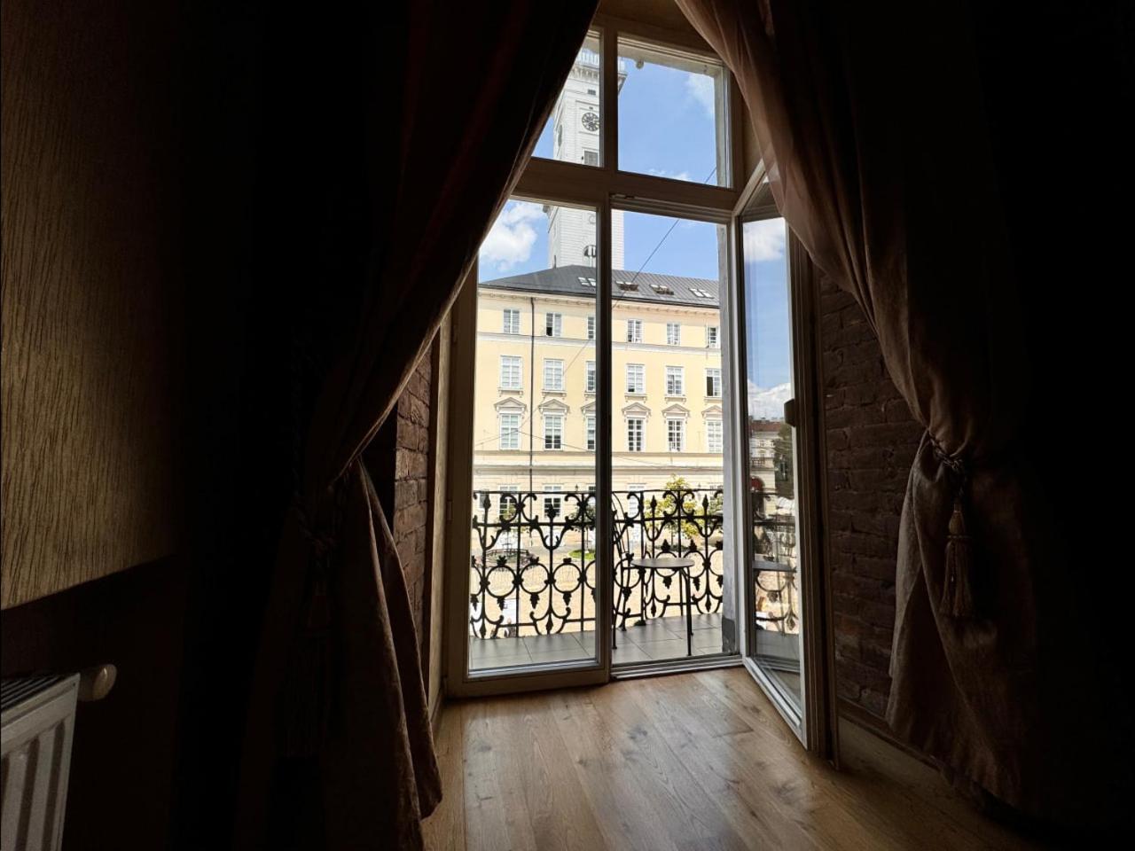 Апартаменти На Площі Ринок, 20 Lviv Bagian luar foto